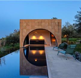 4 bedroom villa with pool near Noto, sleeps 8